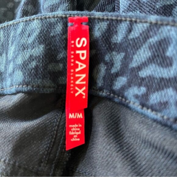 SPANX by Sara Blakey Ankle Jean-Ish Leggings in Denim Leopard Print Size Medium - Picture 8 of 10